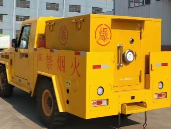 和平镇凯龙爆破器材运输车：保障爆破任务的安全运行